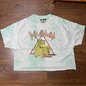 Def Leopard Graphic Crop Shirt size XL